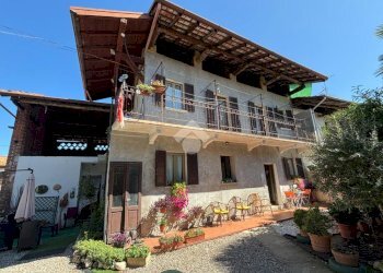 Casa indipendente Via vaglio, Varallo Pombia - foto 1