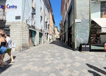 Foto 3 - Locale Commerciale Place des Franchises
 
1, Aosta - foto 3