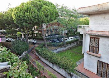 Edificio all\'aperto - Appartamento Via Acicastello
 
85, Aci Castello - foto 11