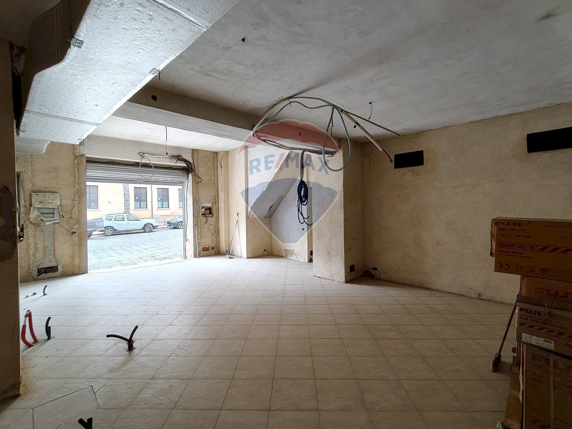 Stanza vuota - Locale Commerciale Piano Canali
 
6, Piazza Armerina - foto 3