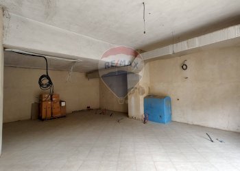 Stanza vuota - Locale Commerciale Piano Canali
6, Piazza Armerina - foto 1