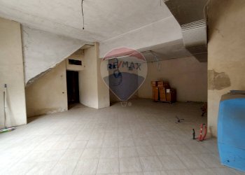 Stanza vuota - Locale Commerciale Piano Canali
6, Piazza Armerina - foto 2