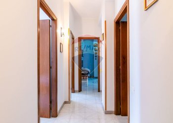 Hall / corridoio - Appartamento Via Libertà
 
1, Riposto - foto 9