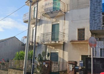 Edificio all\'aperto - Trilocale via Perriera
 
69, Pedara - foto 1