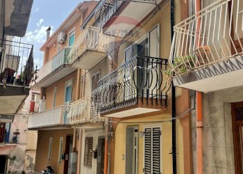 Edificio all\'aperto - Casa indipendente via Cadorna
 
40, Francavilla di Sicilia - foto 1