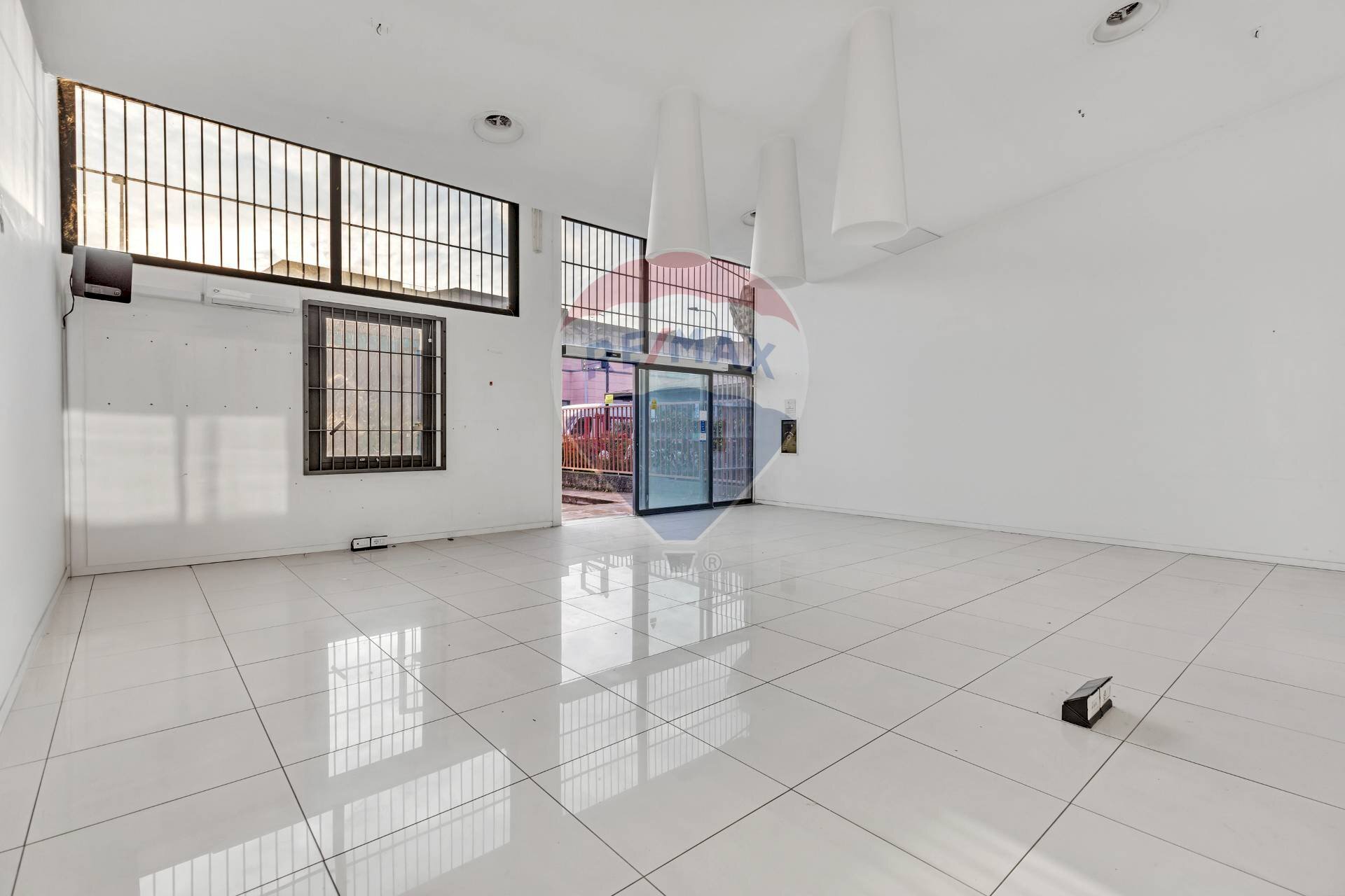 Stanza vuota - Locale Commerciale Via Umbria
 
20, Pieve Emanuele - foto 2