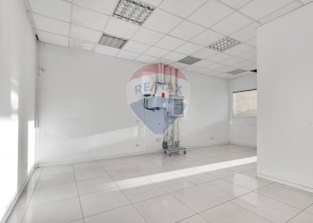 Stanza vuota - Locale Commerciale Via Umbria
 
20, Pieve Emanuele - foto 5