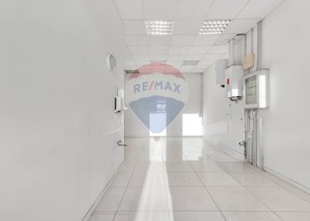 Stanza vuota - Locale Commerciale Via Umbria
 
20, Pieve Emanuele - foto 6