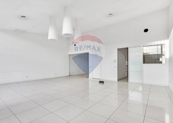 Stanza vuota - Locale Commerciale Via Umbria
 
20, Pieve Emanuele - foto 9