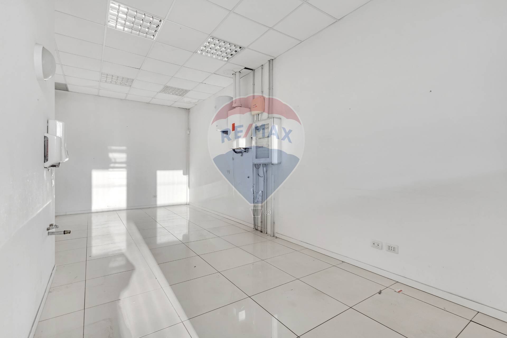 Locale - Commercial Premises Via Umbria
 
20, Pieve Emanuele - photo 1