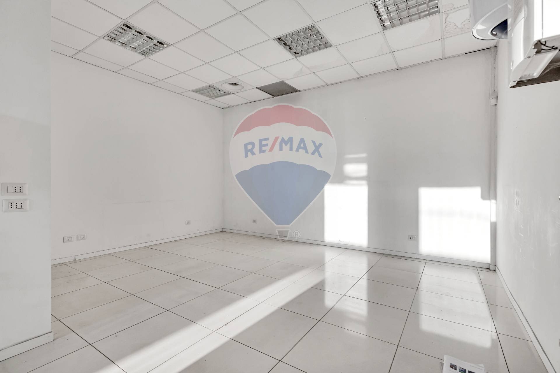 Locale - Commercial Premises Via Umbria
20, Pieve Emanuele - photo 3