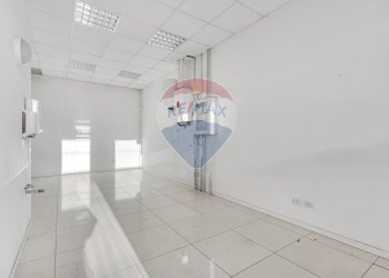 Locale - Commercial Premises Via Umbria
 
20, Pieve Emanuele - photo 1