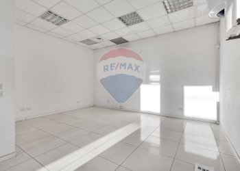 Locale - Commercial Premises Via Umbria
 
20, Pieve Emanuele - photo 3