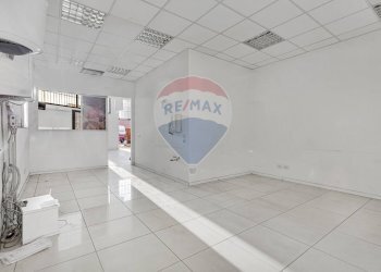 Locale - Commercial Premises Via Umbria
 
20, Pieve Emanuele - photo 5