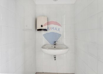 Bagno - Commercial Premises Via Umbria
 
20, Pieve Emanuele - photo 7