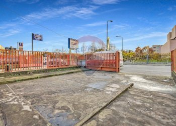 Cortile - Commercial Premises Via Umbria
 
20, Pieve Emanuele - photo 22