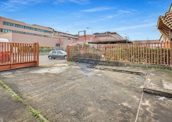 Cortile - Commercial Premises Via Umbria
 
20, Pieve Emanuele - photo 23