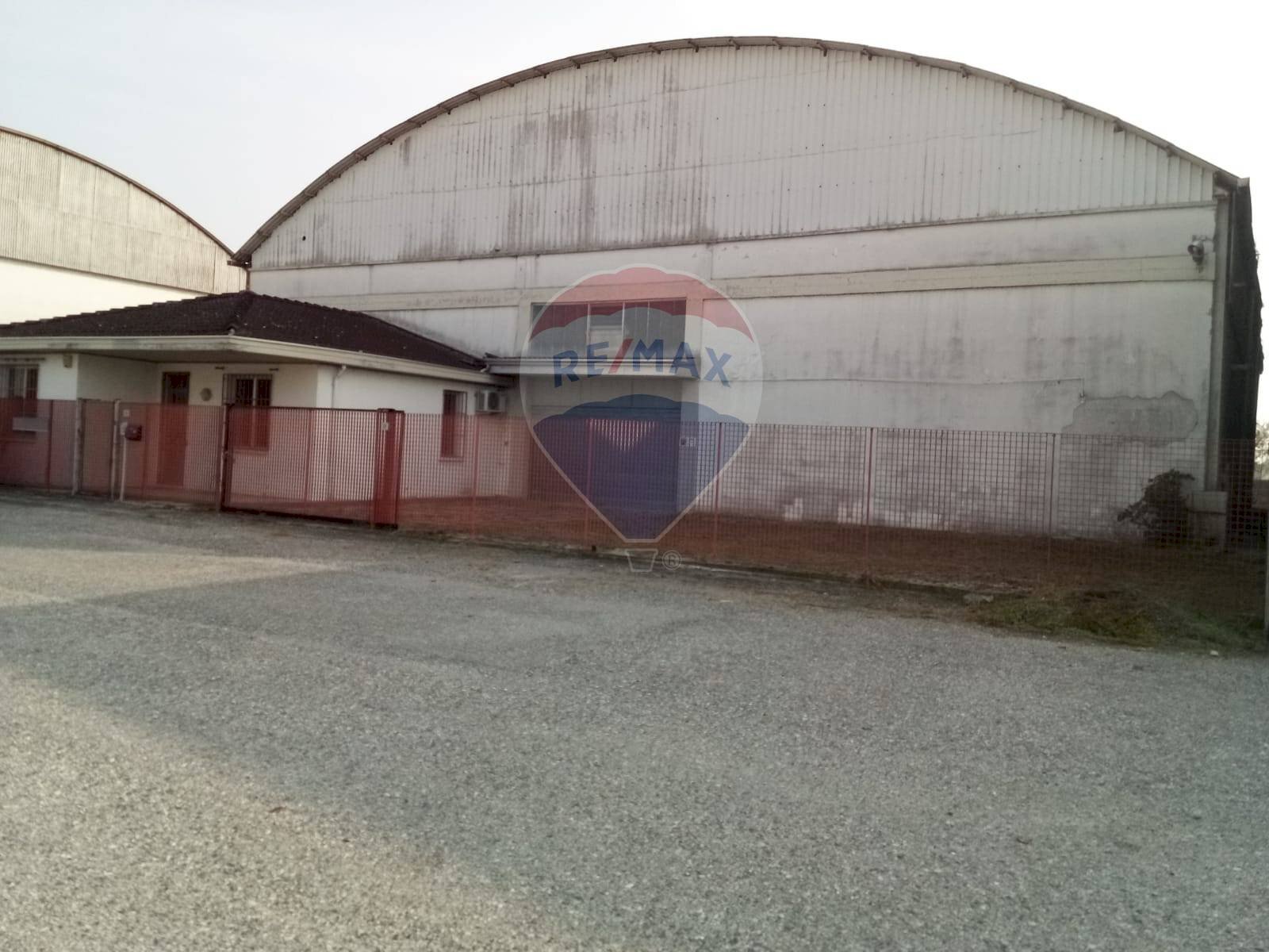 Edificio all\'aperto - Capannone Casalmaggiore - foto 1