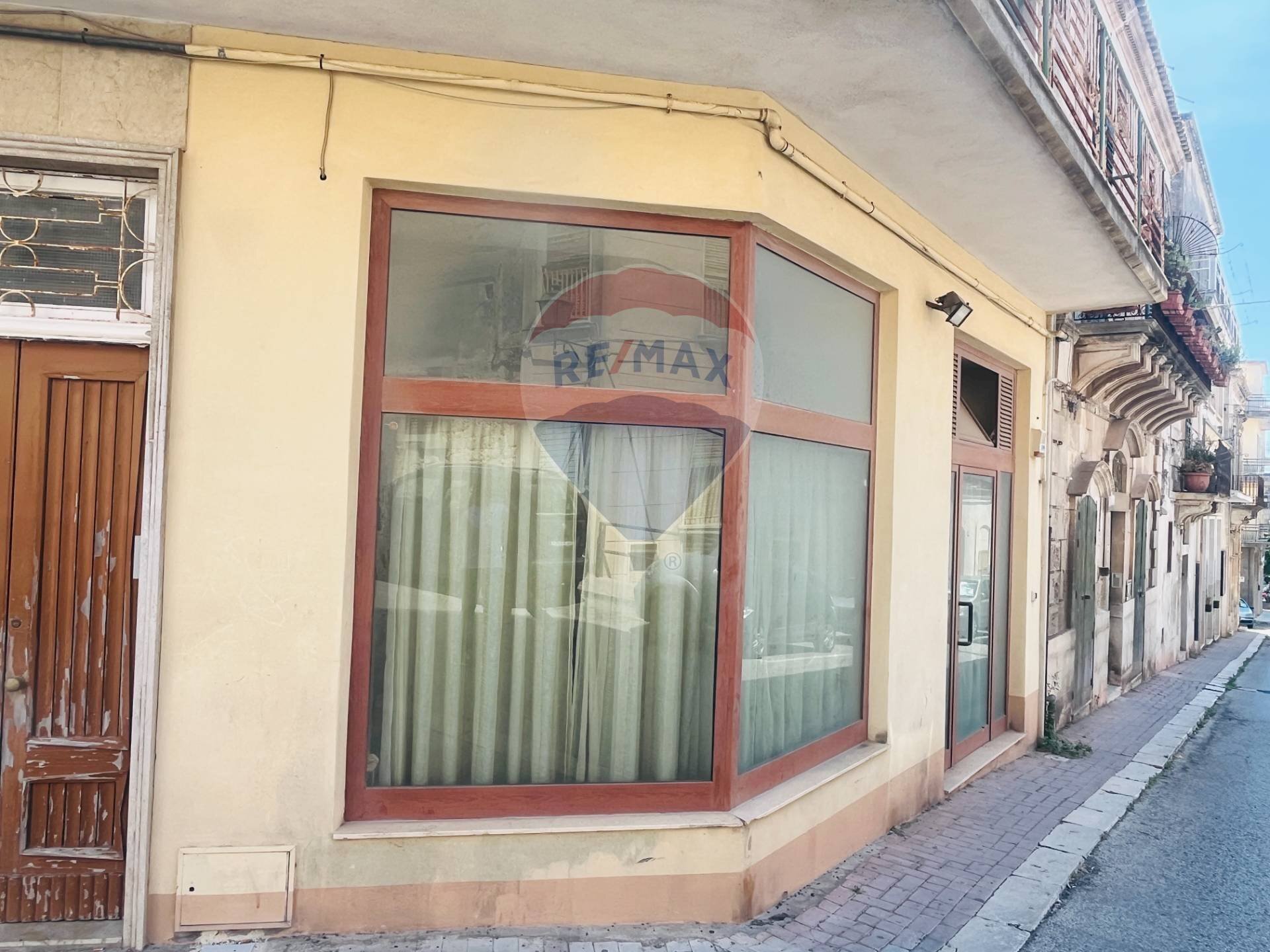 Edificio all\'aperto - Locale Commerciale Corso Regina Elena
 
66-68, Modica - foto 1