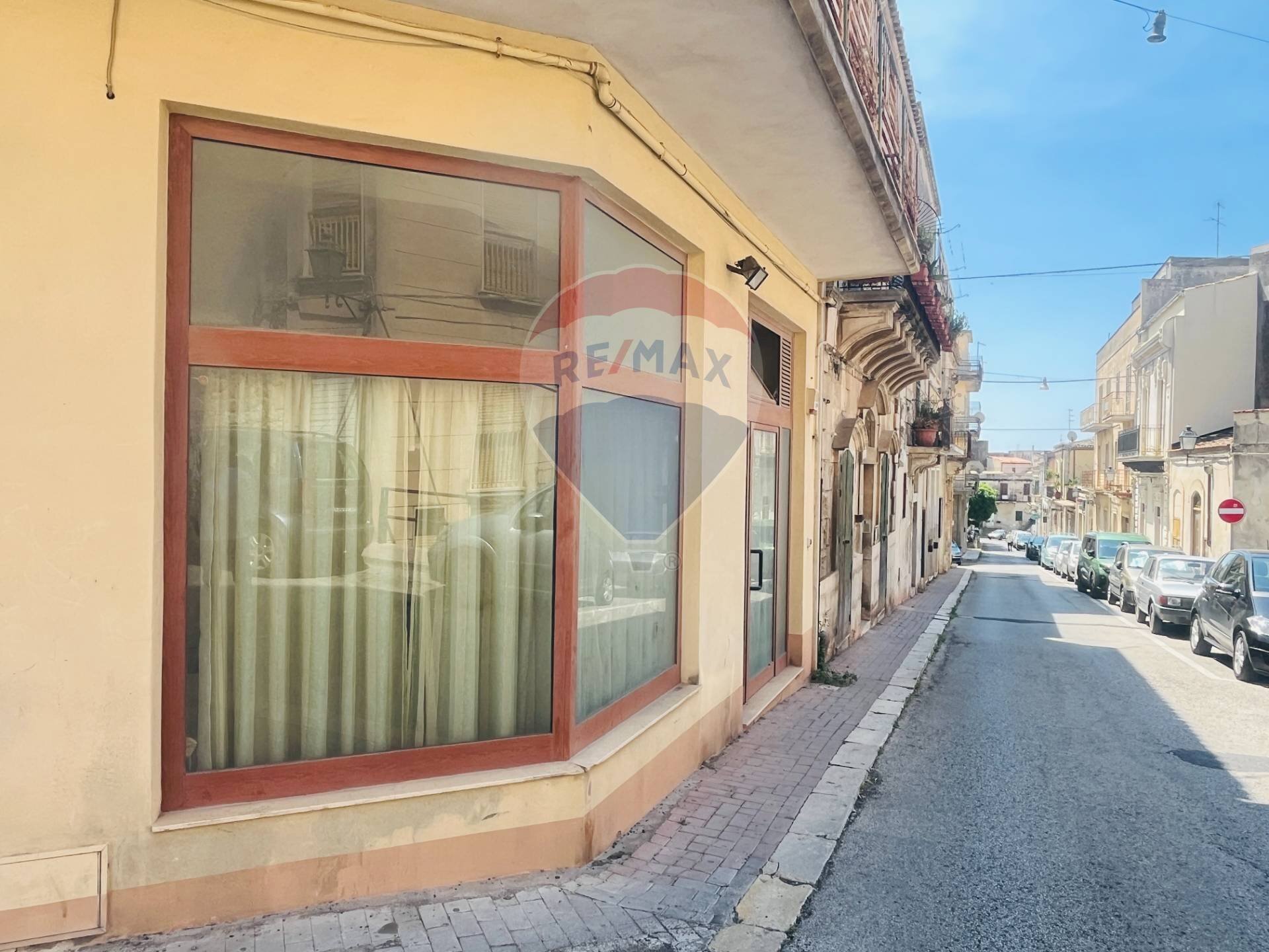 Edificio all\'aperto - Locale Commerciale Corso Regina Elena
66-68, Modica - foto 2