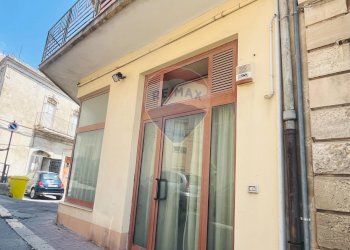 Edificio all\'aperto - Locale Commerciale Corso Regina Elena
 
66-68, Modica - foto 3