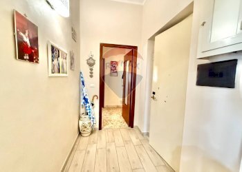 Hall / corridoio - Trilocale VIALE EUROPA
 
9, Calvizzano - foto 7