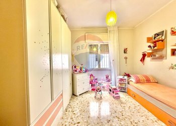 Camera / camera da letto - Trilocale VIALE EUROPA
 
9, Calvizzano - foto 14