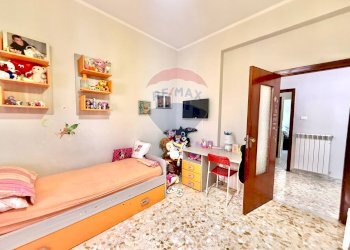 Camera / camera da letto - Trilocale VIALE EUROPA
 
9, Calvizzano - foto 16