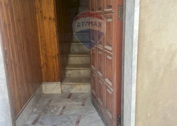 Scale - Casa indipendente Piazza Vittorio Emmanuele Orlando
 
3, Partinico - foto 2