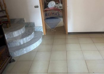 Scale - Casa indipendente Piazza Vittorio Emmanuele Orlando
 
3, Partinico - foto 12