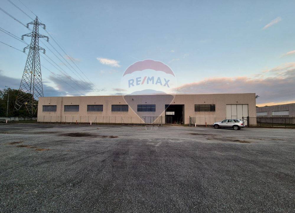 Casa all\'aperto - Capannone Via Sivo, Castelletto Sopra Ticino - foto 1