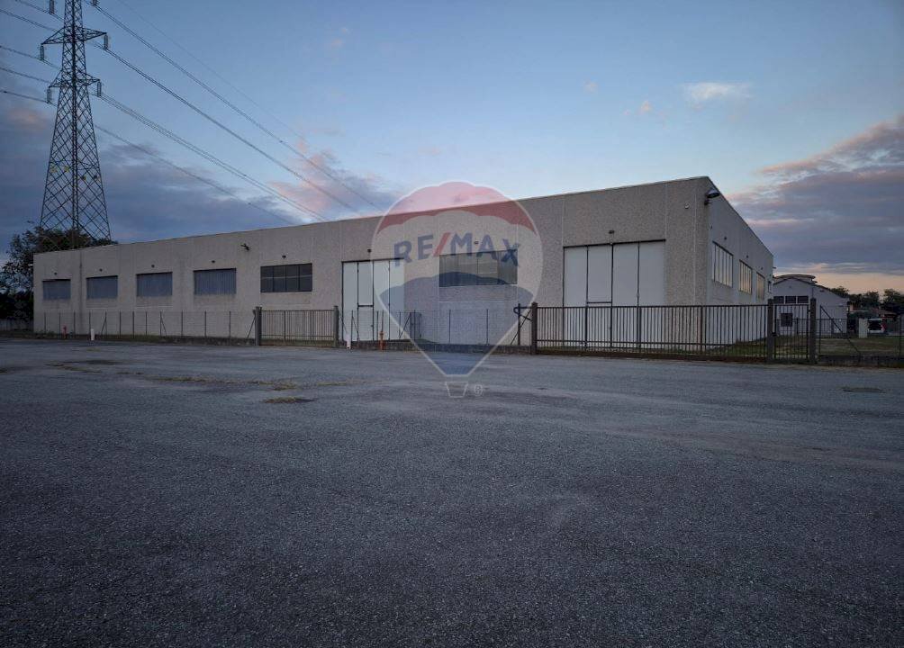 Casa all\'aperto - Capannone Via Sivo, Castelletto Sopra Ticino - foto 2