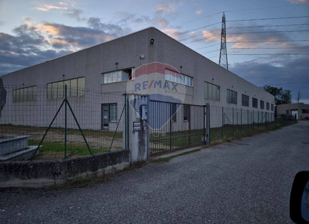 Casa all\'aperto - Capannone Via Sivo, Castelletto Sopra Ticino - foto 3