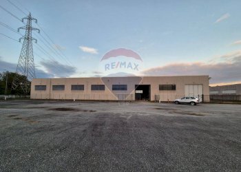 Casa all\'aperto - Capannone Via Sivo, Castelletto Sopra Ticino - foto 1