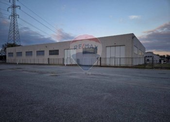 Casa all\'aperto - Capannone Via Sivo, Castelletto Sopra Ticino - foto 2