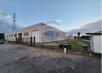 Edificio all\'aperto - Capannone Via Sivo, Castelletto Sopra Ticino - foto 4