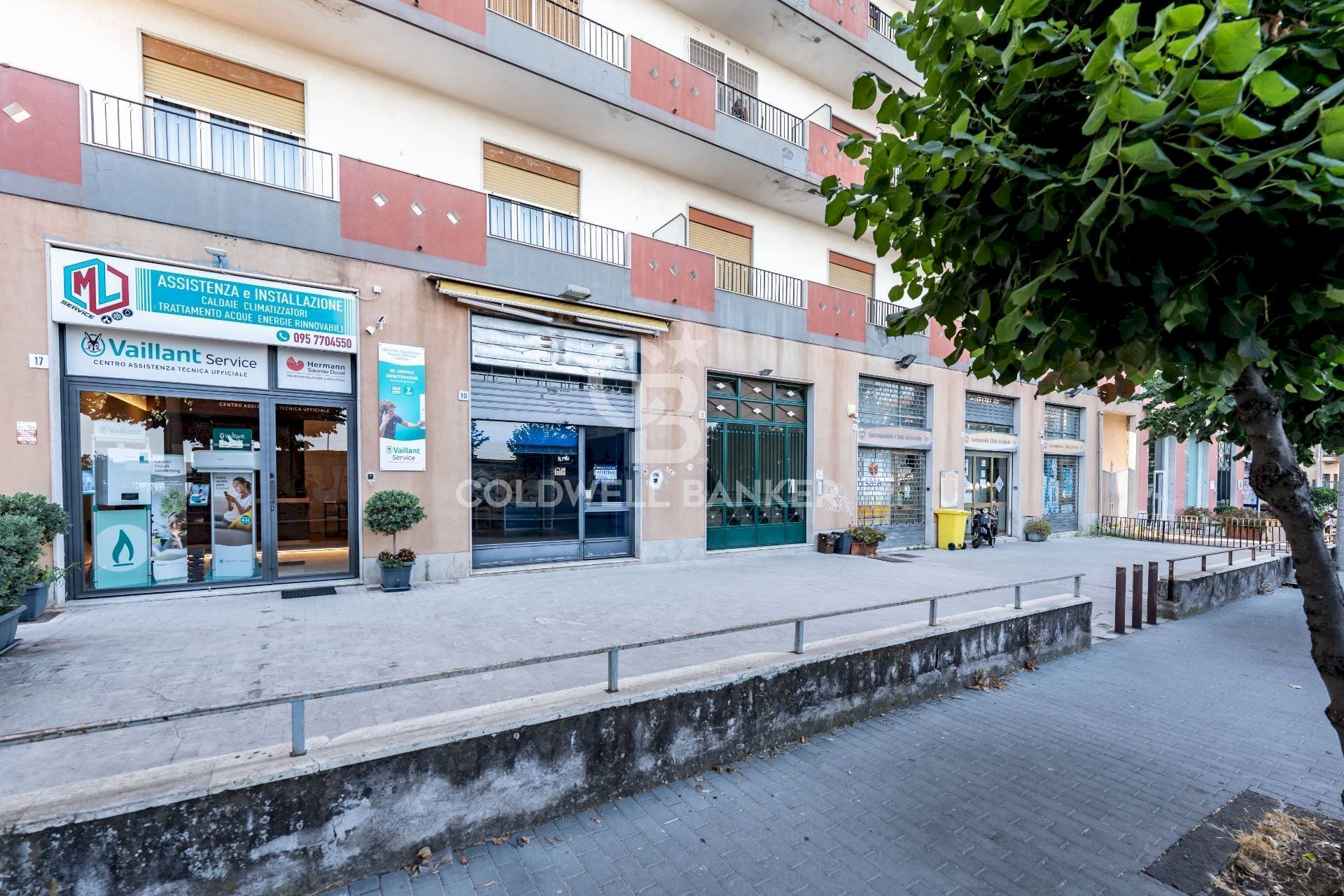 Foto 1 - Locale Commerciale Viale Regina Margherita
 
19, Acireale - foto 1