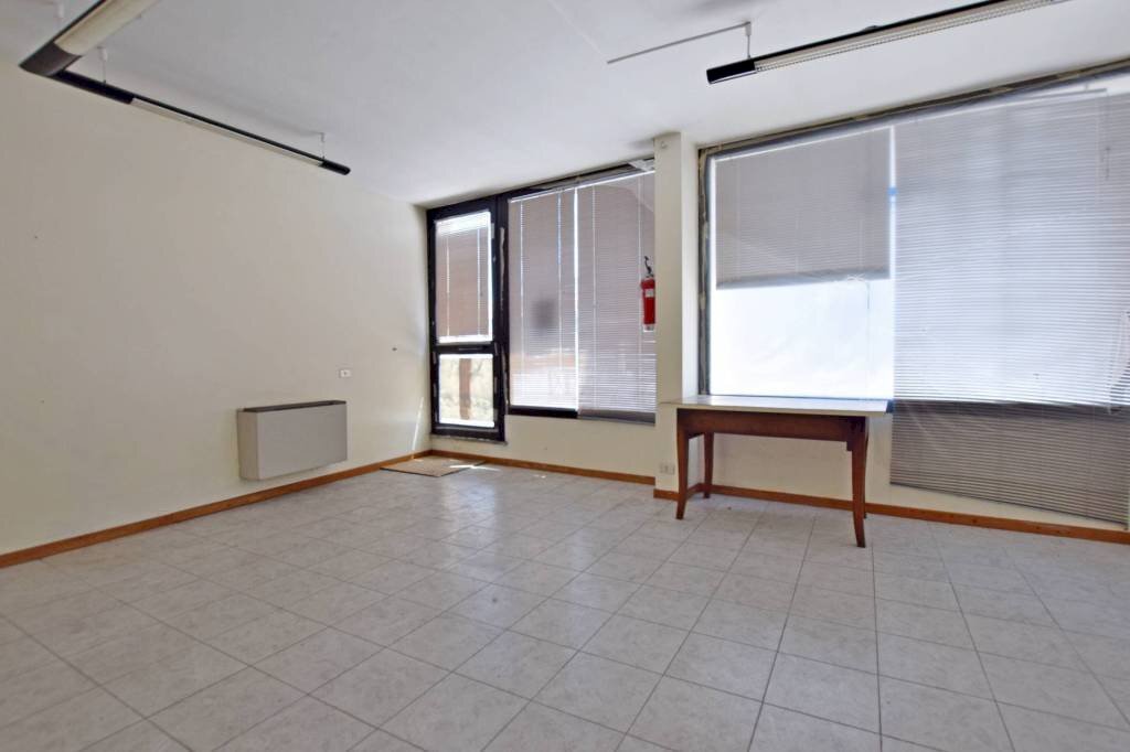 Interno non residenziale - Negozio via del Rinchiuso, 2, Mondovì - foto 2