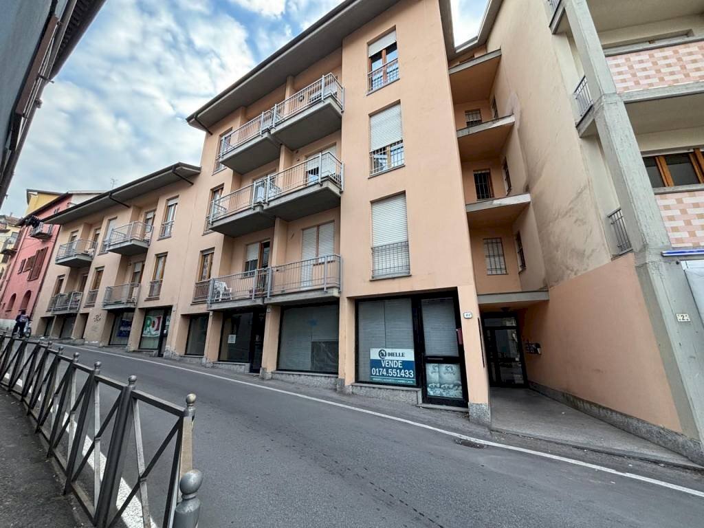 Facciata - Negozio via del Rinchiuso, 2, Mondovì - foto 1