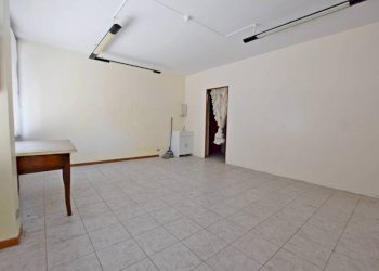 Interno non residenziale - Negozio via del Rinchiuso, 2, Mondovì - foto 3