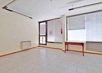 Interno non residenziale - Negozio via del Rinchiuso, 2, Mondovì - foto 7