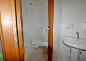 Bagno - Negozio via del Rinchiuso, 2, Mondovì - foto 9