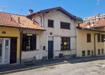 Facciata - Casa indipendente via C. Merlotti, 2, Solbiate Arno - foto 2