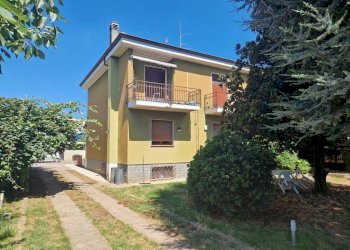 Facciata - Villa via al Corbè, 17, Mozzate - foto 1