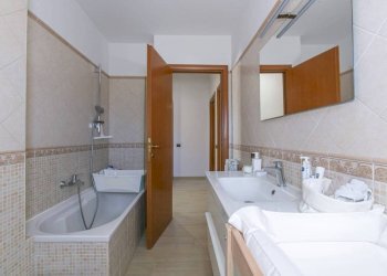 Bagno - Three-room apartment via dei Garofani, 4, Nettuno - photo 29