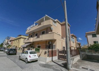 Facciata - Trilocale via dei Garofani, 4, Nettuno - foto 41