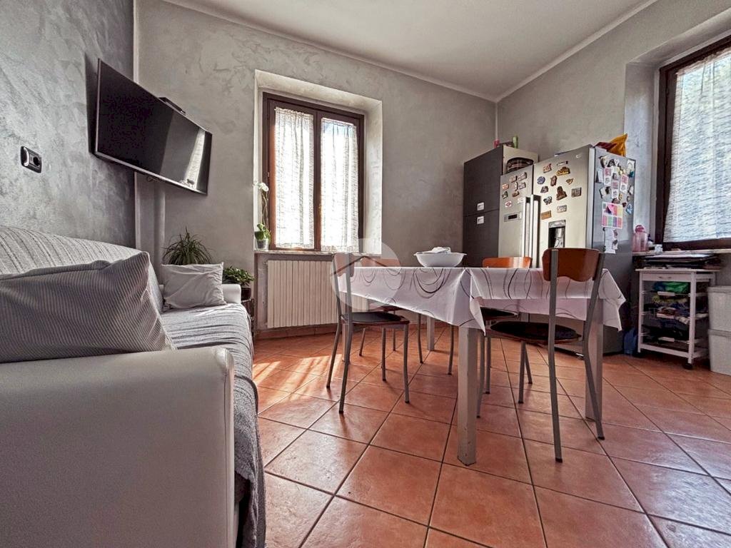 Three-room apartment Via Cottolengo, Pinerolo - photo 1