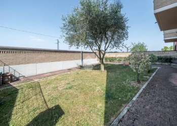 Four-room apartment Via peschiera, Castelnovo di Sotto - photo 2