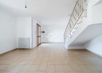 Four-room apartment Via peschiera, Castelnovo di Sotto - photo 9