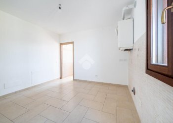 Four-room apartment Via peschiera, Castelnovo di Sotto - photo 14